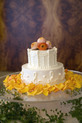 会場装花と合わせて、お花のケーキ:(ウエディングケーキ:生ケーキ,スタイリッシュ,エレガント,モチーフ,お花,２段,複数段,ラウンド)