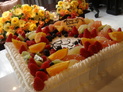 みんなで飾り付け！オリジナルケーキ:(ウエディングケーキ:生ケーキ,イチゴ,フルーツ,１段,スクエア)