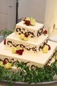 シンプルだけど存在感のある大人ケーキ！:(ウエディングケーキ:生ケーキ,クラシック・シンプル,スタイリッシュ,大人・シック,お花)