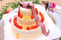 ストライプリボンケーキ:(ウエディングケーキ:生ケーキ,リボン,ラブリー,クリーム,イチゴ,フルーツ,お花,複数段,ラウンド)