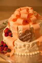 リボンケーキ:(ウエディングケーキ:生ケーキ,リボン,クリーム,イチゴ,ベリー,２段,ラウンド)