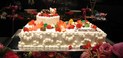 ☆ウェディングケーキ☆:(ウエディングケーキ:生ケーキ,シュガー＆あめ細工,ハート型,ラブリー,人形,イチゴ,お花,２段,スクエア)